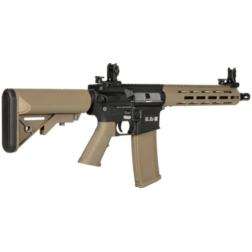 replika karabinu asg specna arms ustawiona bokiem tyłem kolba i uchwyt lewy