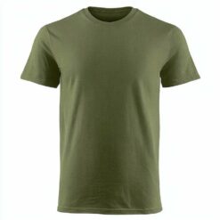 Koszulka bawełniana Dogo premium olive – styl i wygoda w naturalnym wydaniu Wysokogatunkowy materiał Koszulka wykonana z miękkiej i gładkiej bawełny premium zapewnia komfort noszenia i trwałość w codziennym użytkowaniu. Naturalna tkanina jest przewiewna, przyjazna dla skóry i zachowuje swój kształt oraz kolor nawet po wielu praniach. Wyjątkowy kolor i uniwersalny charakter Oliwkowy odcień koszulki nadaje jej subtelny, a zarazem nowoczesny wygląd. Neutralna barwa doskonale komponuje się zarówno z codziennymi stylizacjami, jak i z bardziej casualowymi zestawieniami, podkreślając indywidualny styl. Starannie dopracowane detale Krótki rękaw dla pełnej swobody ruchów Klasyczny, okrągły kołnierzyk zachowujący kształt po praniu Wzmocnione szwy na karku i ramionach zwiększające trwałość Koszulka Bawełniana Dogo Premium Olive